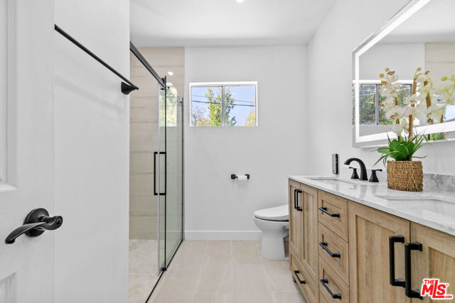 4949 San Feliciano Drive, Woodland Hills CA: https://media.crmls.org/mediaz/b0194f02-dc95-4a58-b7ea-fefc8d0c39cf.jpg