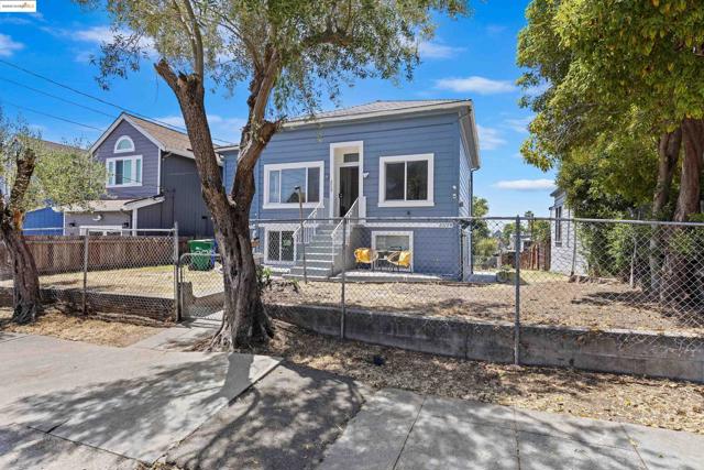 2029 E 22nd St, Oakland CA: https://media.crmls.org/mediaz/b0199d1c-c487-4e33-9beb-9008129bd695.jpg