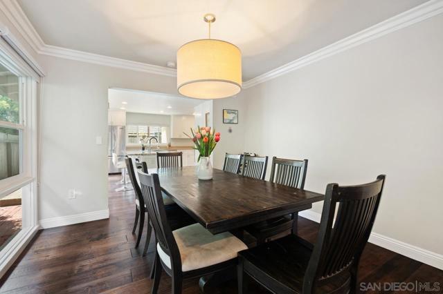 8874 La Jolla Scenic Dr N, La Jolla CA: https://media.crmls.org/mediaz/b019c6f6-1814-464d-bf2a-7f4aa1092b6a.jpg