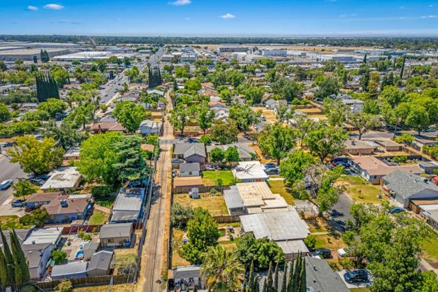 312 Oakshire Avenue, Modesto CA: https://media.crmls.org/mediaz/b01a1a3c-e68d-4ab6-8149-7c395b2cc83e.jpg