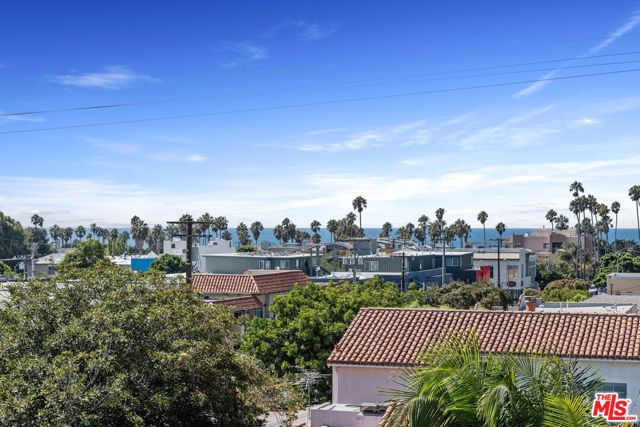 2115 3rd Street, Santa Monica CA: https://media.crmls.org/mediaz/b01aa9b0-d5ed-4c40-9332-2a1466d03e8f.jpg