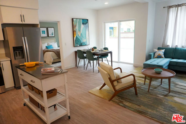 10568 Promenade Gateway, El Monte CA: https://media.crmls.org/mediaz/b01ad05f-7330-41f7-a8e8-1a5f2642a9dc.jpg