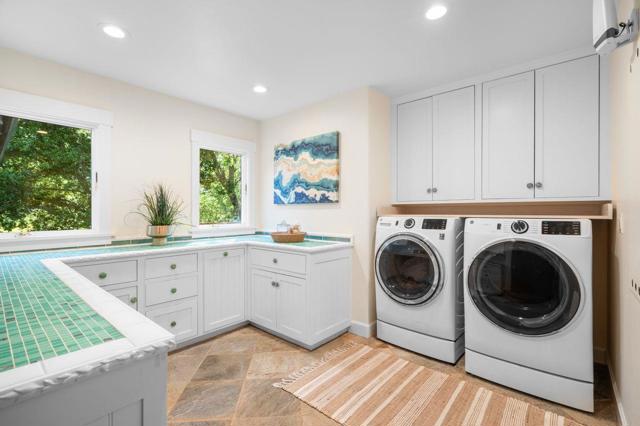 23447 Skyview Terrace, Los Gatos CA: https://media.crmls.org/mediaz/b01b0391-7e69-4e7d-8fbf-ce4faf38b43a.jpg