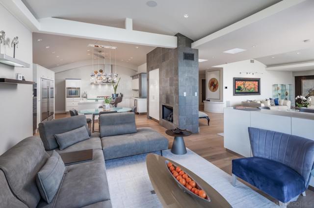 Image 33 of 50 For 2032 Via Casa Alta