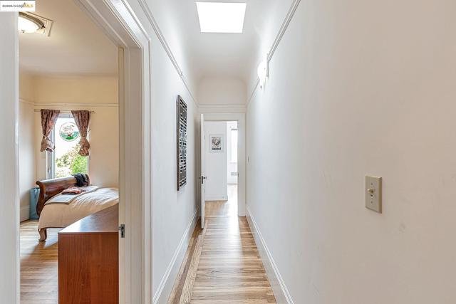 2033 Clement St, San Francisco CA: https://media.crmls.org/mediaz/b01b5022-3675-4e63-a5f1-54c0958e0b15.jpg