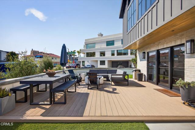 3256 Ocean Drive, Oxnard CA: https://media.crmls.org/mediaz/b01bf4c6-f336-427a-84bd-2d2bc2de185f.jpg
