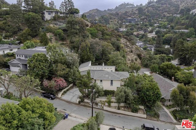 2250 Betty Lane, Beverly Hills CA: https://media.crmls.org/mediaz/b01bfbf0-f621-472b-8cea-d03082614a7c.jpg
