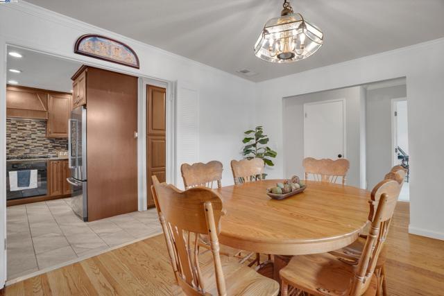 7347 Ione Ct, Dublin CA: https://media.crmls.org/mediaz/b01cd624-6c32-4047-aaa6-699aea059f63.jpg