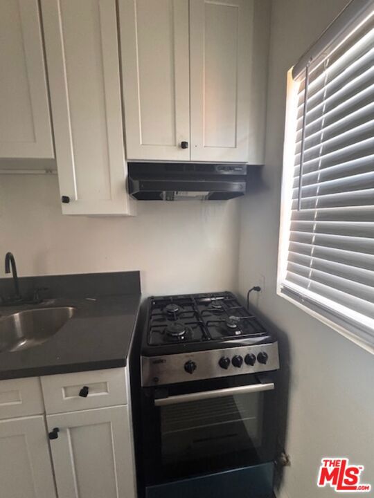 3113 W 36th Street, Los Angeles CA: https://media.crmls.org/mediaz/b01d4a05-91e1-432d-9341-add45fb652b2.jpg