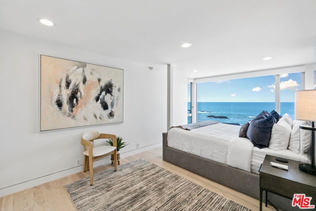 24928 Malibu Road, Malibu CA: https://media.crmls.org/mediaz/b01daeea-f4b0-4140-a0f1-1f01445d96a0.jpg