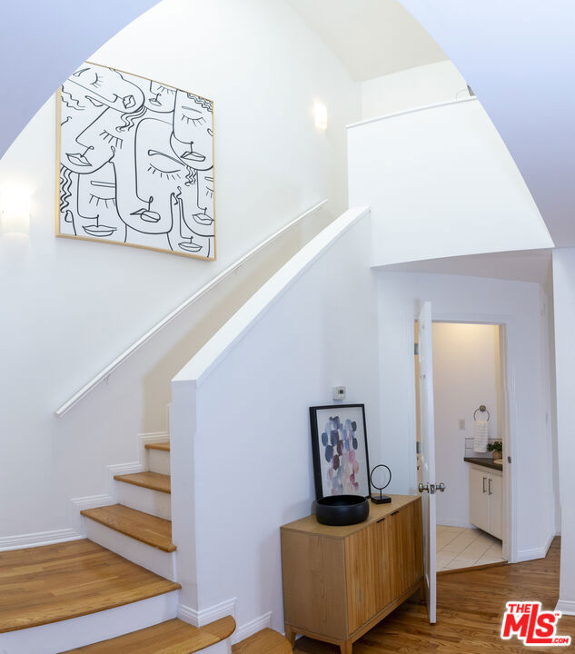 654 Broadway Street photo 11