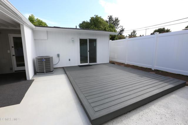 21935 Ybarra Road, Woodland Hills CA: https://media.crmls.org/mediaz/b01e6eb9-6d48-4855-b9c6-bdd8cfa9f2f6.jpg