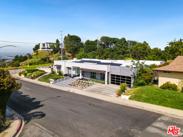 3144 Corda Drive, Los Angeles CA: https://media.crmls.org/mediaz/b01e7779-8cf0-4d97-b849-c47ab747966f.jpg