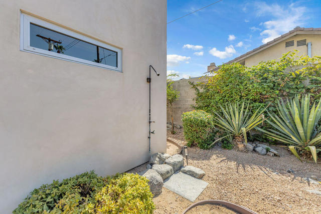 53945 Eisenhower Drive, La Quinta CA: https://media.crmls.org/mediaz/b01e7b5a-819c-4752-87de-3fee2a2db1bb.jpg