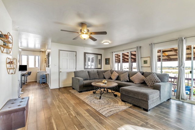 71 Taylor Pl, Bethel Island CA: https://media.crmls.org/mediaz/b01f6398-dd5e-4a38-b56f-3d904961e28e.jpg