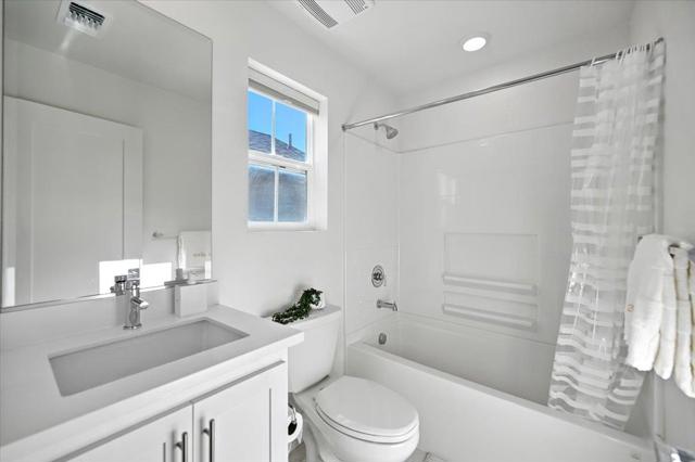 9173 Whitesurf Way, Newark CA: https://media.crmls.org/mediaz/b01f96c4-f967-4de1-aab2-fe3747b56932.jpg