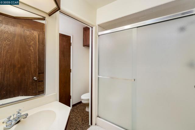 200 Lark Ln, Alamo CA: https://media.crmls.org/mediaz/b02060cb-65ad-4eec-8375-4128cf6603cd.jpg