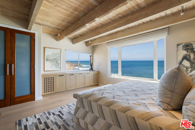 11770 Pacific Coast Highway, Malibu CA: https://media.crmls.org/mediaz/b020b20e-8f86-438a-a720-233ebd31ea30.jpg