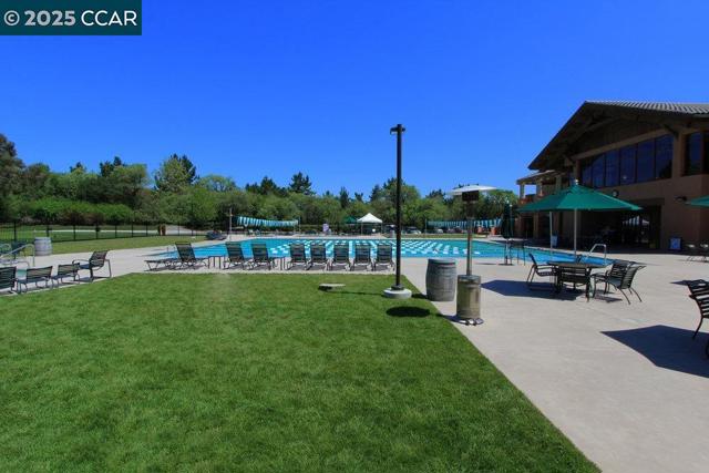1716 Saint Andrews Drive, Moraga CA: https://media.crmls.org/mediaz/b020bc20-41fd-4bdc-9bcb-58b62ac98b0a.jpg
