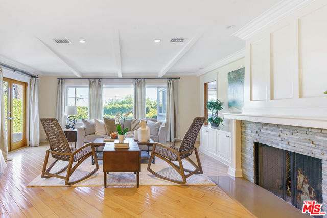 2310 Pier Avenue photo 8