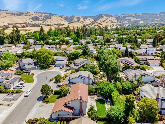 3012 Lake Estates Court, San Jose CA: https://media.crmls.org/mediaz/b0215548-3105-4897-8606-30bd8468b0f1.jpg