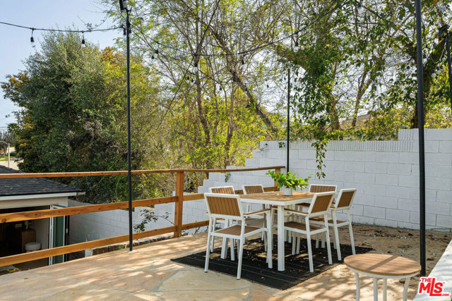 4405 Springdale Drive, Los Angeles CA: https://media.crmls.org/mediaz/b021b379-cd2e-4aa2-958e-2cabc6bb7d38.jpg