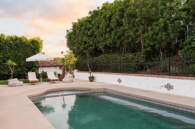 5615 Via Montellano, Bonsall CA: https://media.crmls.org/mediaz/b021f200-6f3f-465c-8dd5-4ab866da2c81.jpg