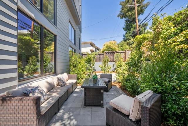 1433 Floribunda Avenue, Burlingame CA: https://media.crmls.org/mediaz/b022a707-930d-4f71-9e69-c75d4c9221dd.jpg