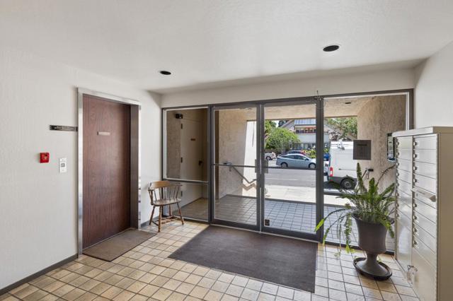 1456 San Carlos Avenue, San Carlos CA: https://media.crmls.org/mediaz/b022bebd-aa00-4c60-83b6-2ea9123623f0.jpg