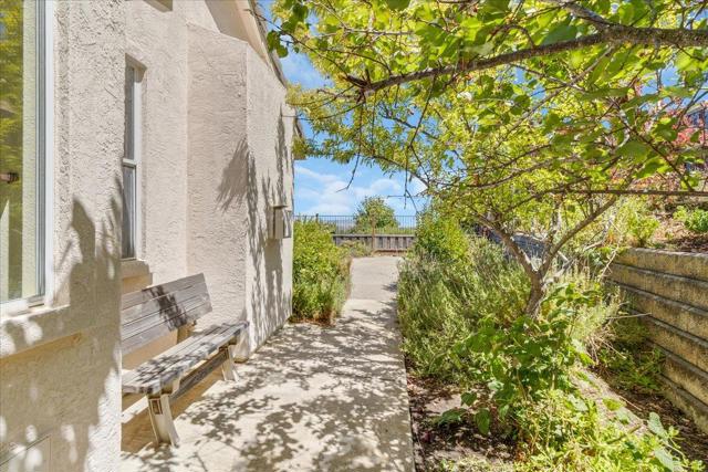 21775 Woodrose Place, Salinas CA: https://media.crmls.org/mediaz/b022c9b9-6a15-4e56-b827-66386322dca0.jpg