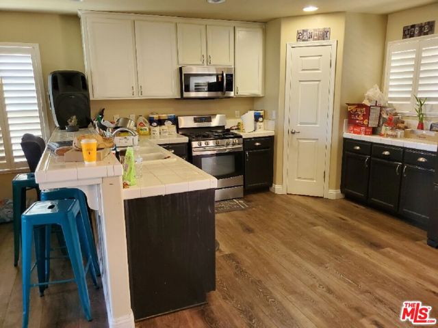 527 Shady Meadow Court, Bakersfield CA: https://media.crmls.org/mediaz/b0246203-8183-489f-9837-c284eb42c2e1.jpg