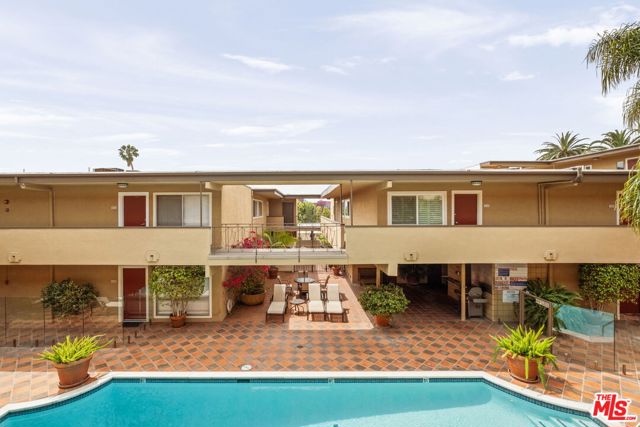 970 Palm Avenue, West Hollywood CA: https://media.crmls.org/mediaz/b02489a1-c038-4ae0-a28a-d800c17acf81.jpg