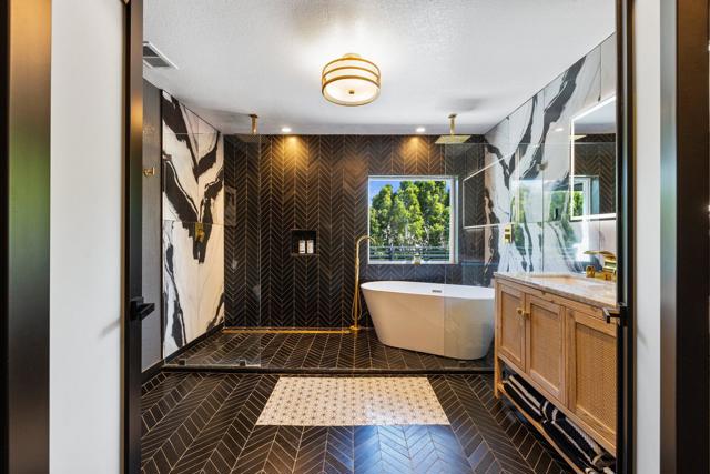 68716 Avenida Diosa, Cathedral City CA: https://media.crmls.org/mediaz/b0252830-3023-4bbc-8e13-d5abdfbe2b1c.jpg