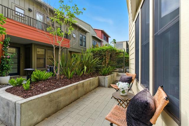 866 Altaire Walk, Palo Alto CA: https://media.crmls.org/mediaz/b025296f-ab48-48d3-b3a6-ab80a8784f98.jpg