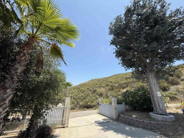 19075 Caesar Drive, Ramona CA: https://media.crmls.org/mediaz/b025785f-c1a0-452c-a22c-8b972ac0fd78.jpg