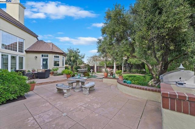 2434 Pomino Way, Pleasanton CA: https://media.crmls.org/mediaz/b02584de-e00f-44dd-b746-6ff845a511c0.jpg