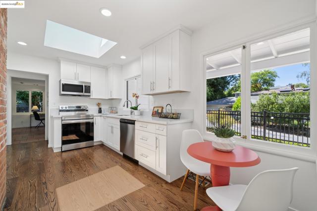 16 Muir Way, Berkeley CA: https://media.crmls.org/mediaz/b02599a8-dc42-4e48-a3a1-f30405ddabbd.jpg