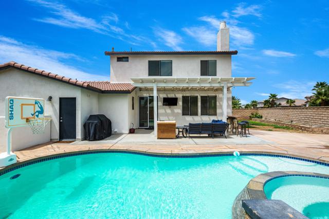 37590 Severn Place, Indio CA: https://media.crmls.org/mediaz/b026045c-053d-466b-b176-645ff19b0938.jpg