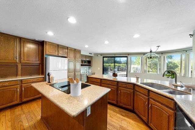 12417 Shropshire Lane, San Diego CA: https://media.crmls.org/mediaz/b026846f-53c6-4b37-b45b-6d235957d6a1.jpg