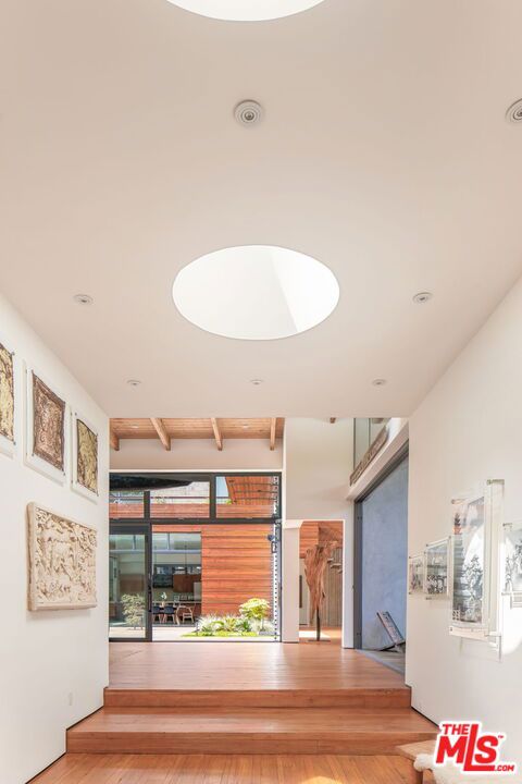 345 W Channel Road, Santa Monica CA: https://media.crmls.org/mediaz/b026c7bc-b31c-40c6-8767-46055ab5192f.jpg