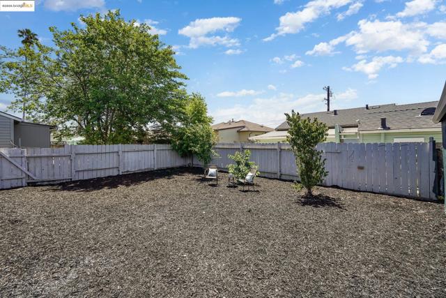 278 Cairo Rd, Oakland CA: https://media.crmls.org/mediaz/b0271b67-713f-40d5-bb5b-8e1e54c97162.jpg