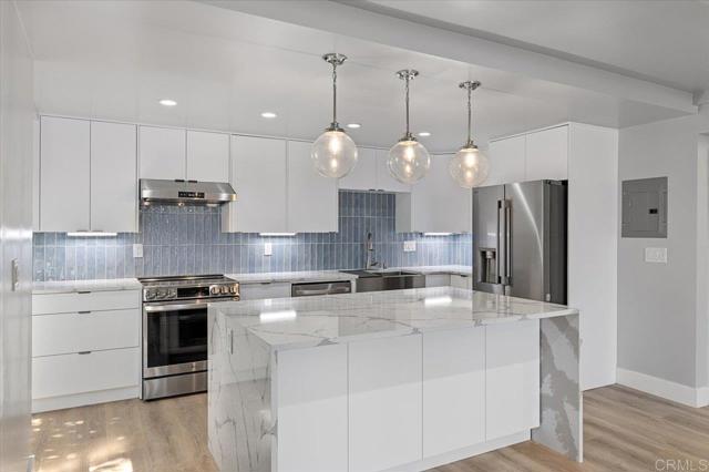 Detail Gallery Image 8 of 27 For 1250 Cave St #3,  La Jolla,  CA 92037 - 2 Beds | 2 Baths