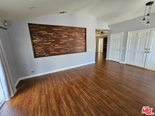 290 Ridgeton Lane, Simi Valley CA: https://media.crmls.org/mediaz/b02762d2-9314-494e-ac92-595a35a7f74b.jpg