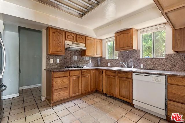 217 S Le Doux Road, Beverly Hills CA: https://media.crmls.org/mediaz/b0278824-7f11-49cc-8196-e263b1ca29b6.jpg