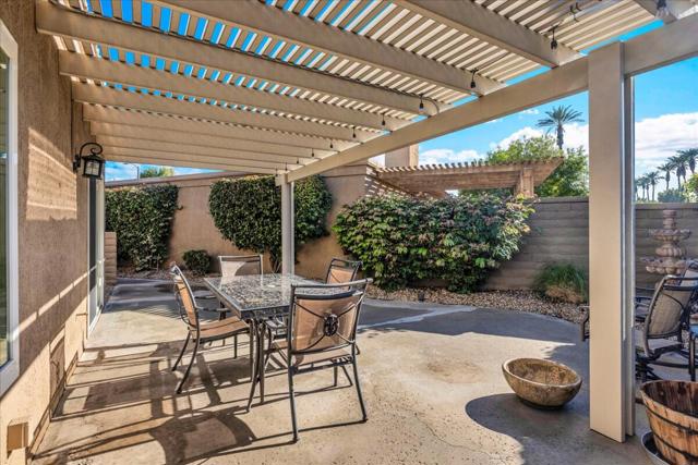 44269 Portofino Court, Palm Desert CA: https://media.crmls.org/mediaz/b0285884-2409-44b4-8c40-0403da38b478.jpg