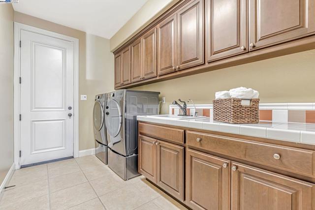 2734 E Sugar Hill Ter, Dublin CA: https://media.crmls.org/mediaz/b028a003-45c7-4ca9-8083-ffb1f1d71072.jpg