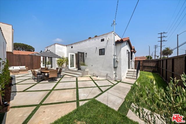1663 S Ogden Drive, Los Angeles CA: https://media.crmls.org/mediaz/b028bafa-5898-487f-8aeb-3226071c64ed.jpg