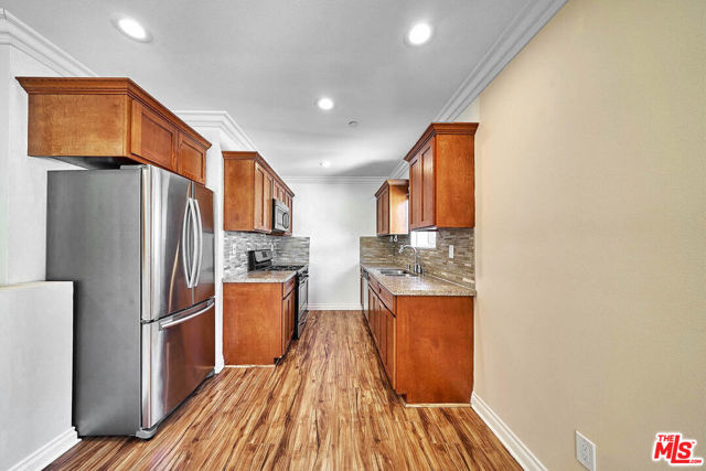 1142 S Mariposa Avenue, Los Angeles CA: https://media.crmls.org/mediaz/b028bd53-8e0c-49eb-b31b-b9f13114e11a.jpg