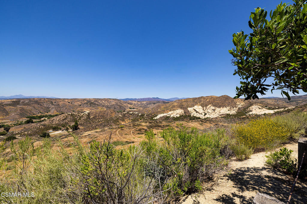 https://media.crmls.org/mediaz/b0290eee-6593-4412-b3c1-46534d2e6e74.jpg?preset=X-Large