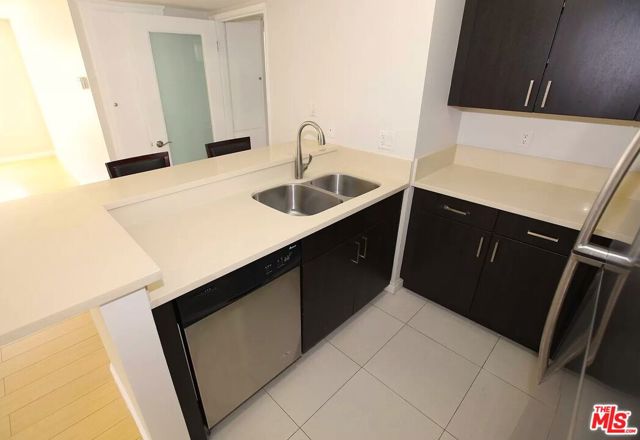 4405 Matilija Avenue, Sherman Oaks CA: https://media.crmls.org/mediaz/b0299d3e-4174-4546-bf99-4778aecedee2.jpg